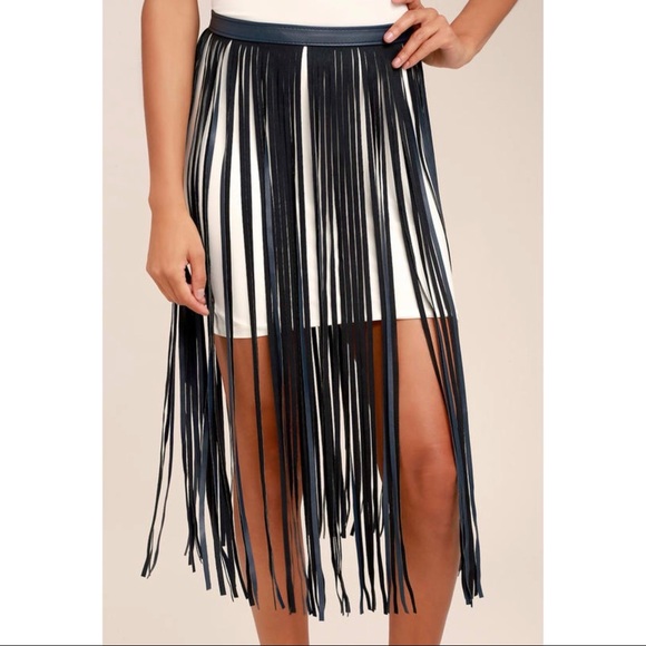 Lulu’s | Right This Sway | Navy Blue Fringe Belt | M/I - Picture 3 of 4